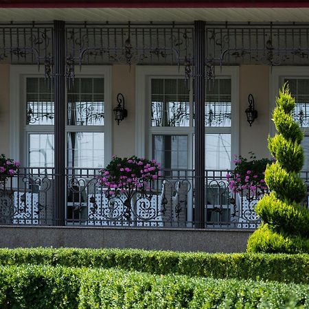 Hotel Grand Aristocrate Dubovtsy Екстериор снимка