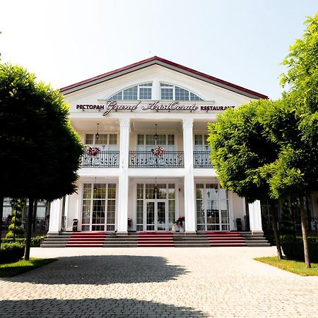 Hotel Grand Aristocrate Dubovtsy Екстериор снимка