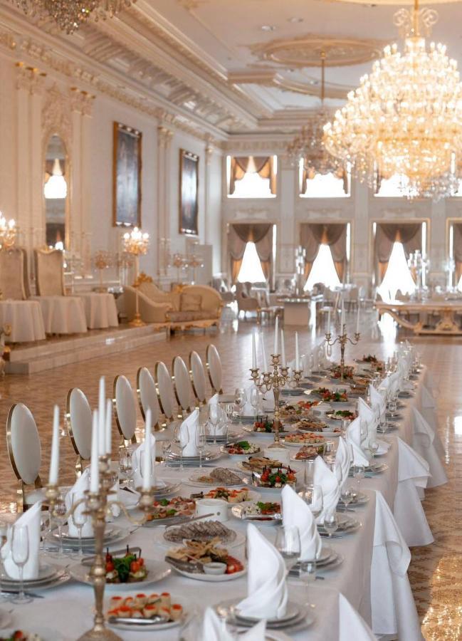 Hotel Grand Aristocrate Dubovtsy Екстериор снимка