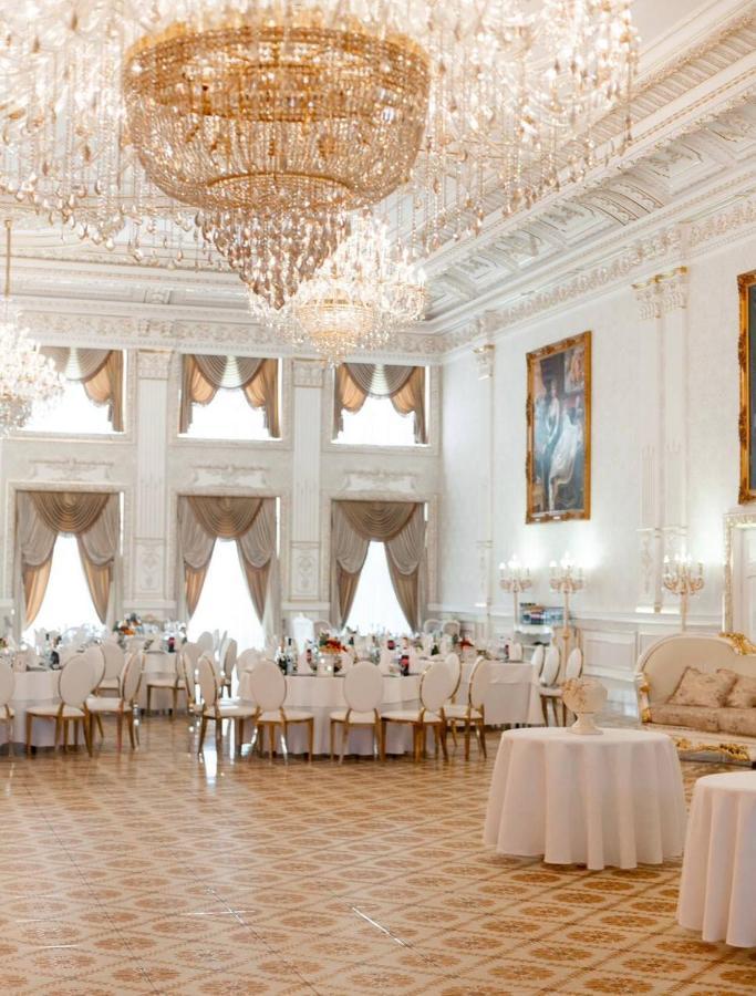 Hotel Grand Aristocrate Dubovtsy Екстериор снимка