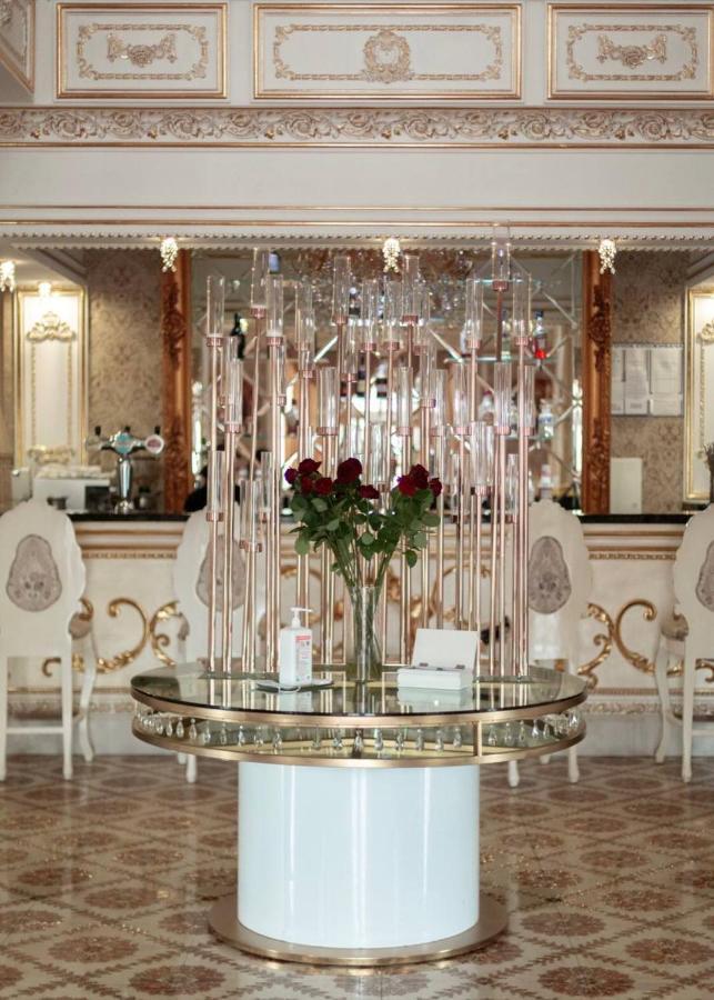 Hotel Grand Aristocrate Dubovtsy Екстериор снимка