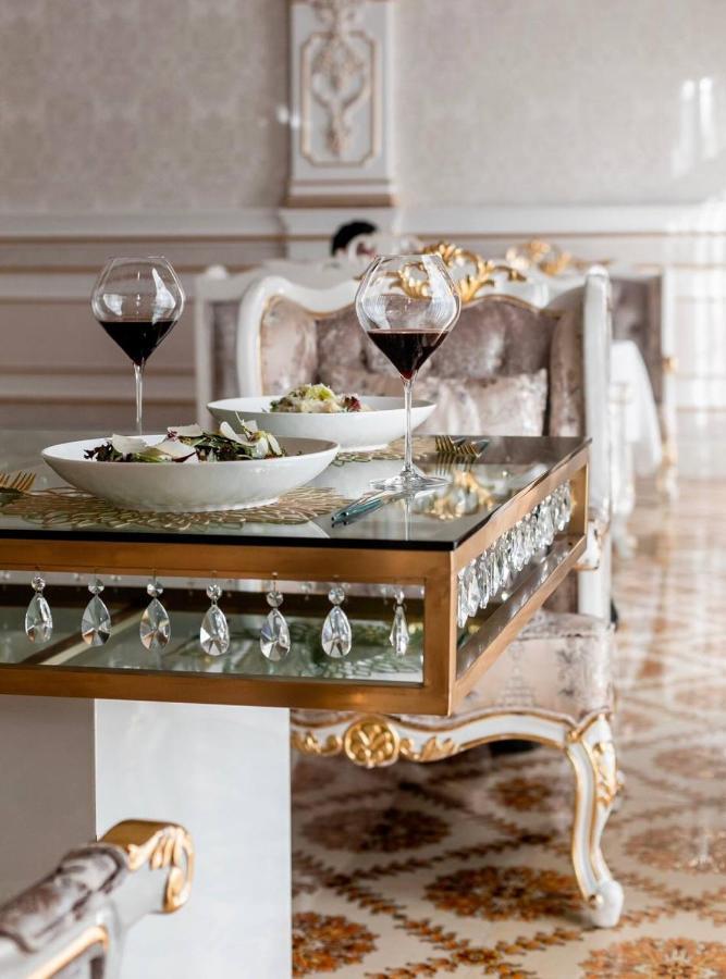Hotel Grand Aristocrate Dubovtsy Екстериор снимка