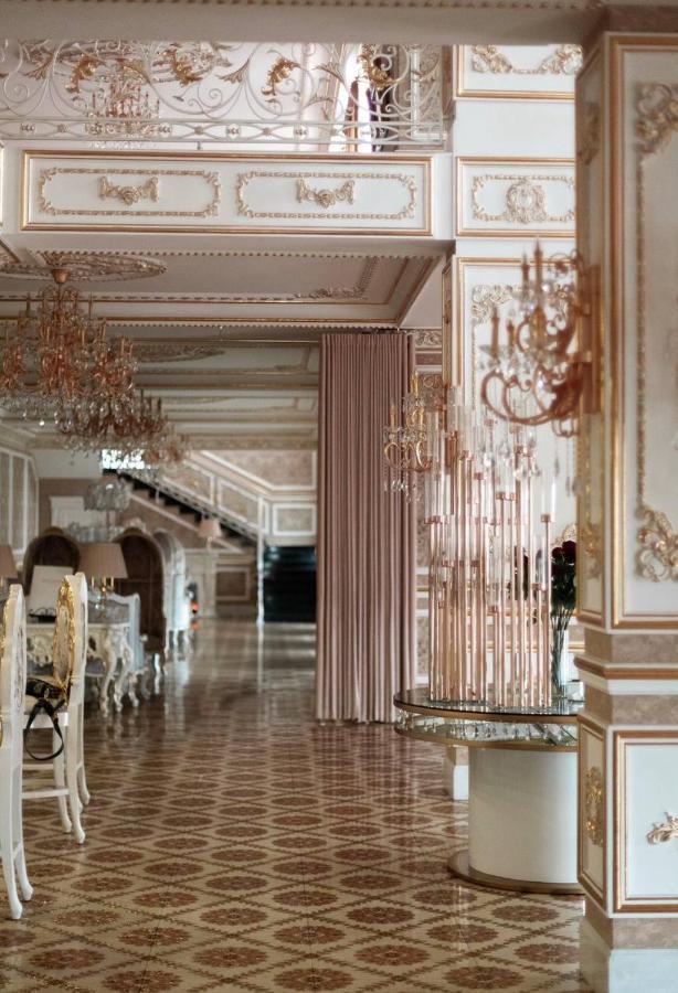 Hotel Grand Aristocrate Dubovtsy Екстериор снимка