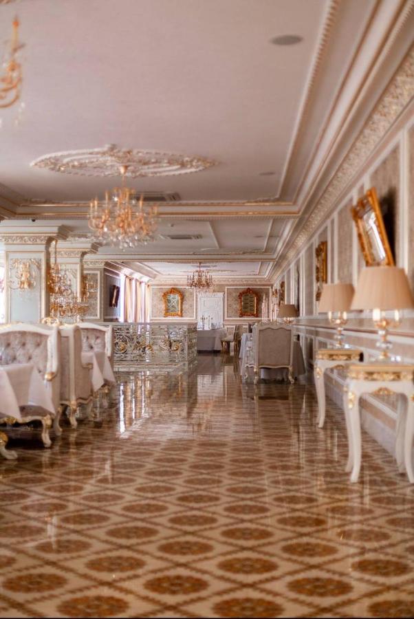 Hotel Grand Aristocrate Dubovtsy Екстериор снимка