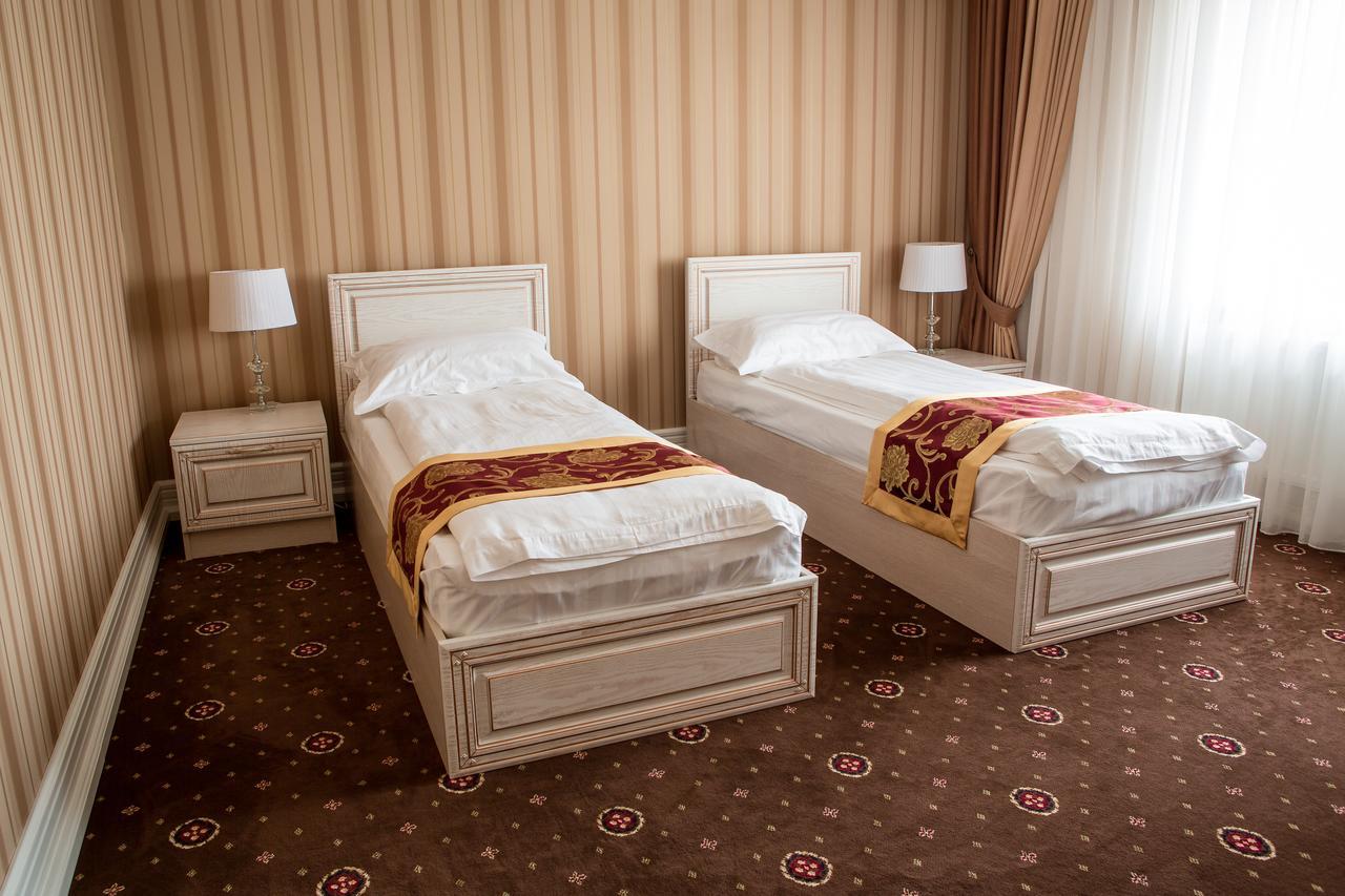 Hotel Grand Aristocrate Dubovtsy Екстериор снимка