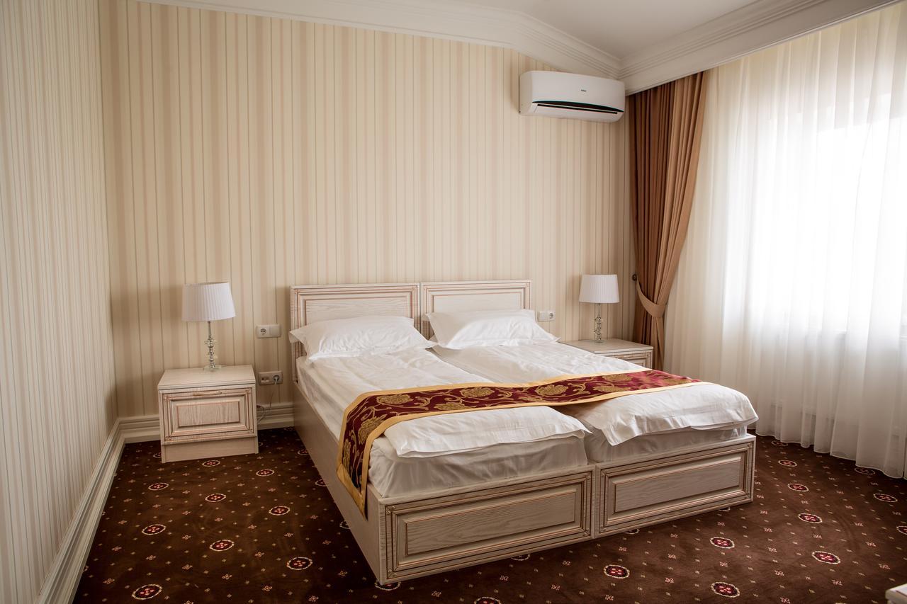 Hotel Grand Aristocrate Dubovtsy Екстериор снимка