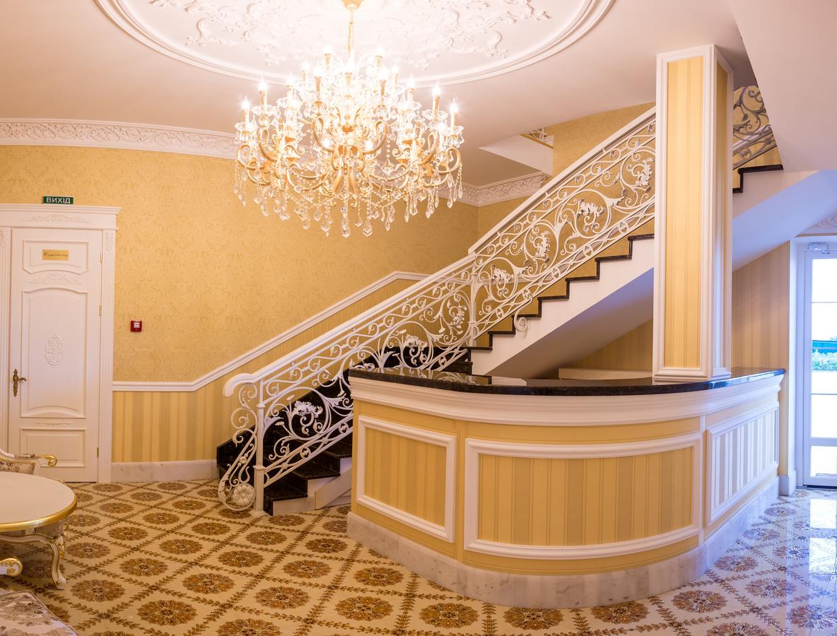 Hotel Grand Aristocrate Dubovtsy Екстериор снимка
