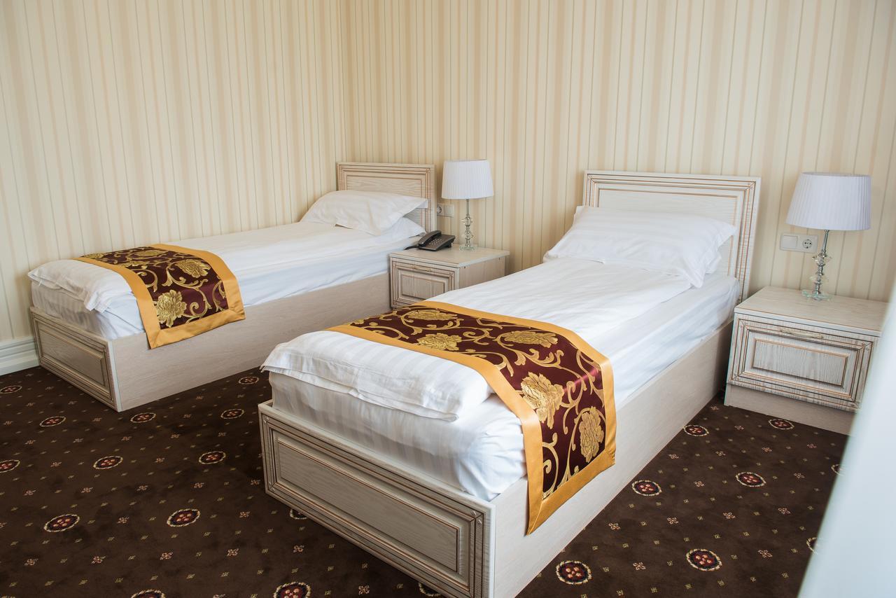 Hotel Grand Aristocrate Dubovtsy Екстериор снимка