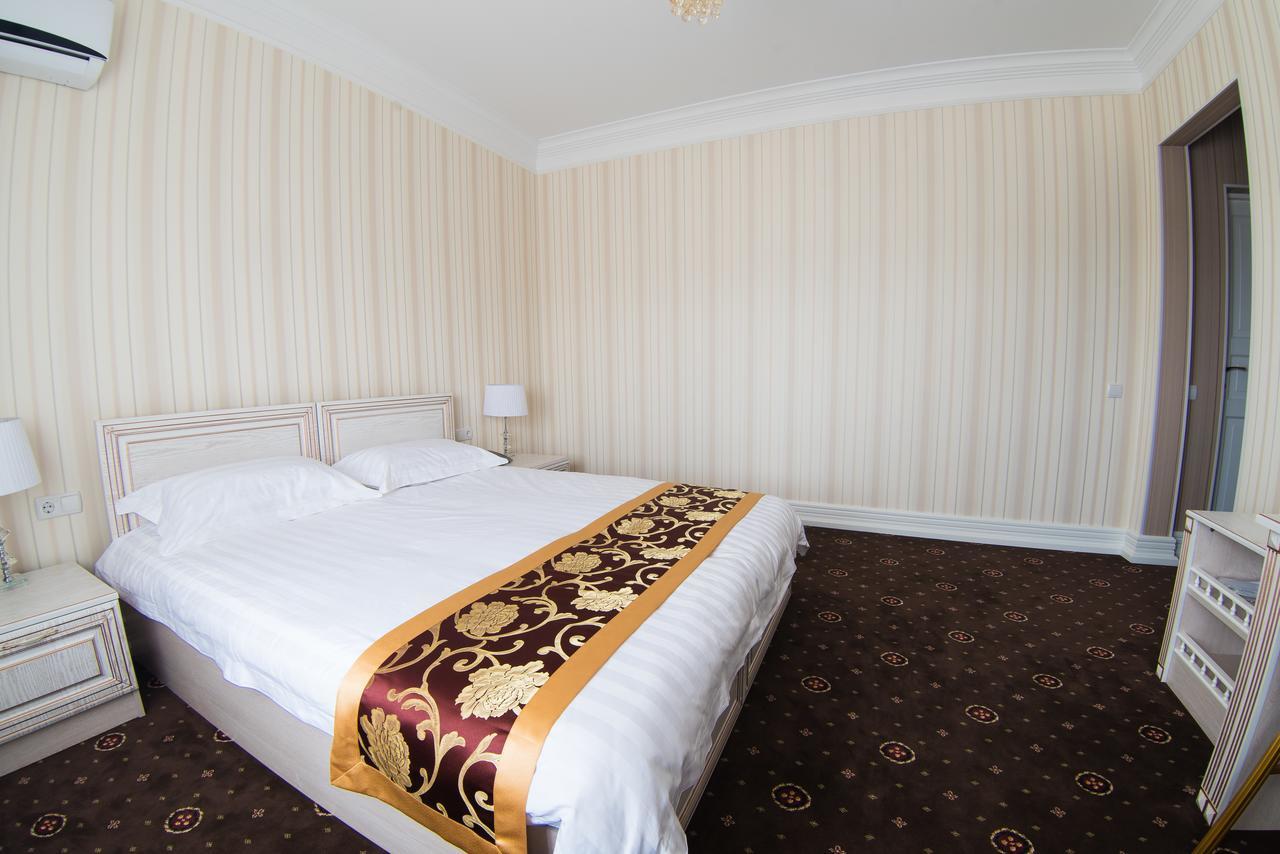 Hotel Grand Aristocrate Dubovtsy Екстериор снимка