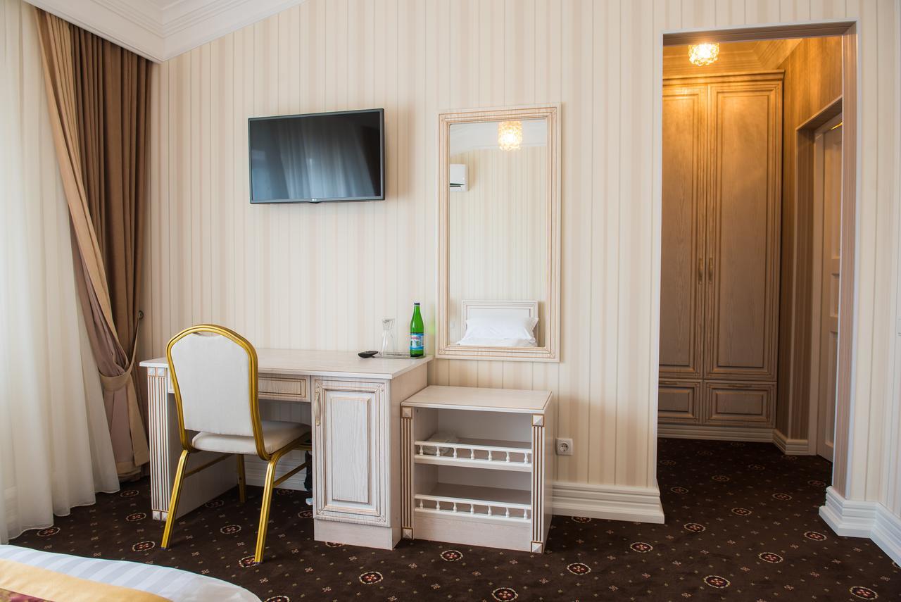Hotel Grand Aristocrate Dubovtsy Екстериор снимка