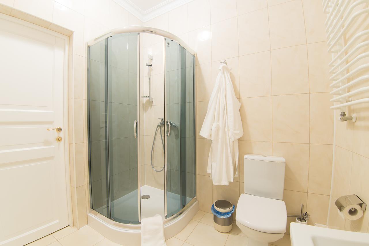 Hotel Grand Aristocrate Dubovtsy Екстериор снимка